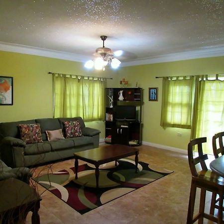 Centrally Located Guest Apartments Kingston Bagian luar foto