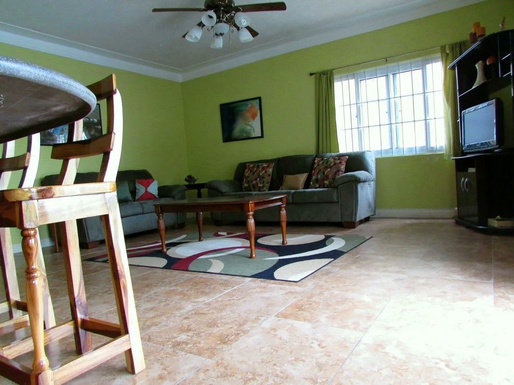 Centrally Located Guest Apartments Kingston Bagian luar foto