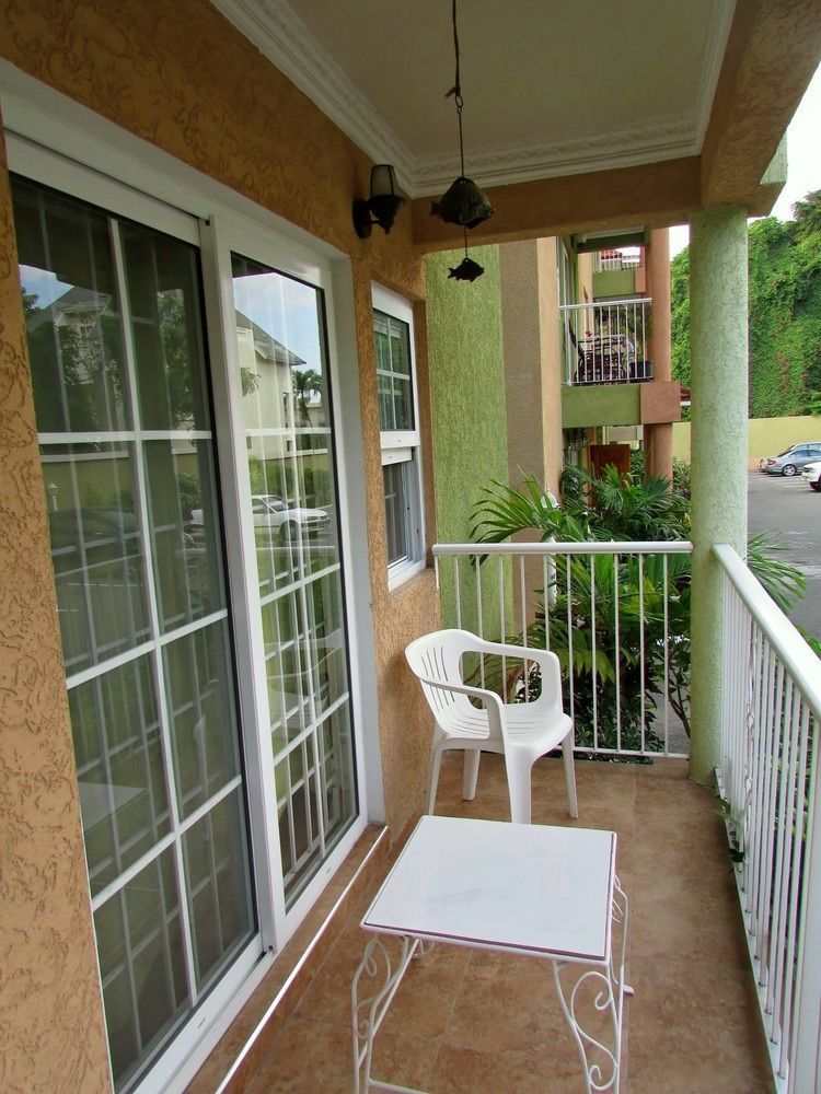 Centrally Located Guest Apartments Kingston Bagian luar foto