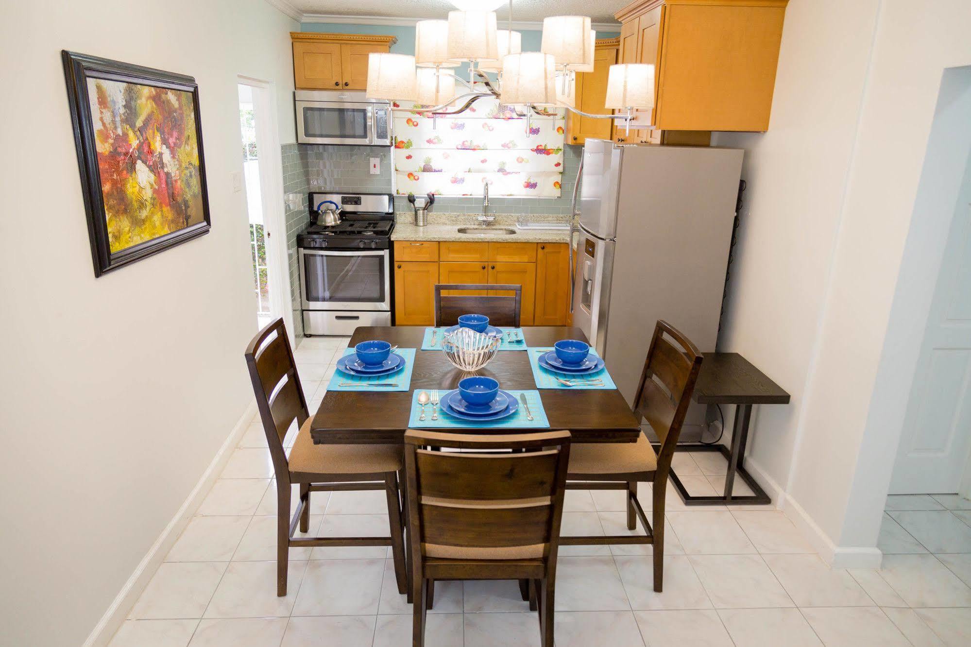 Centrally Located Guest Apartments Kingston Bagian luar foto