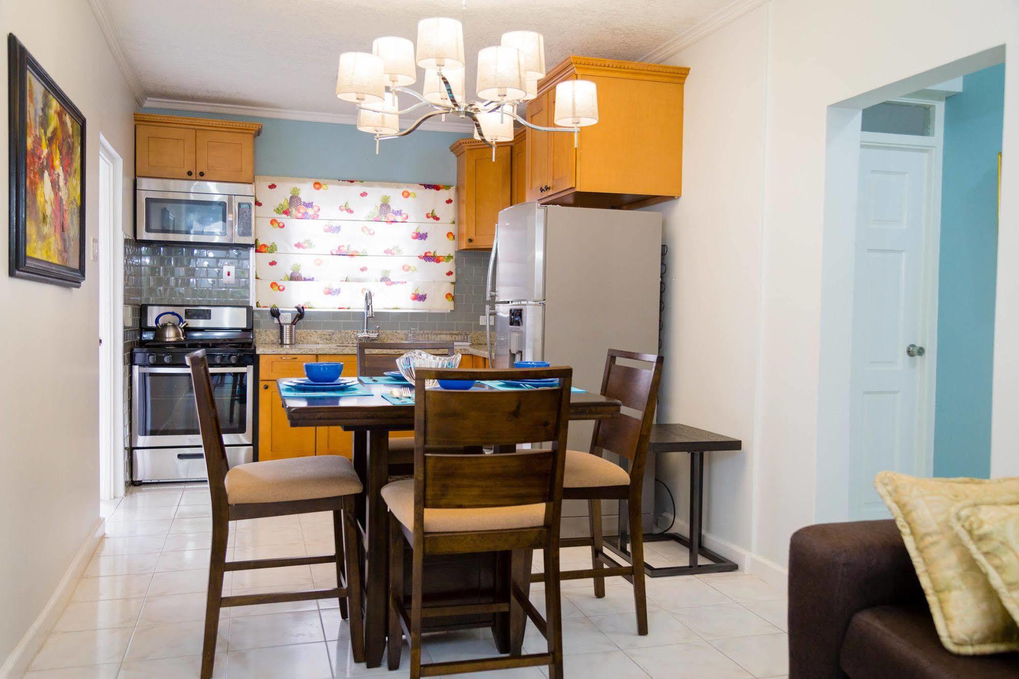Centrally Located Guest Apartments Kingston Bagian luar foto