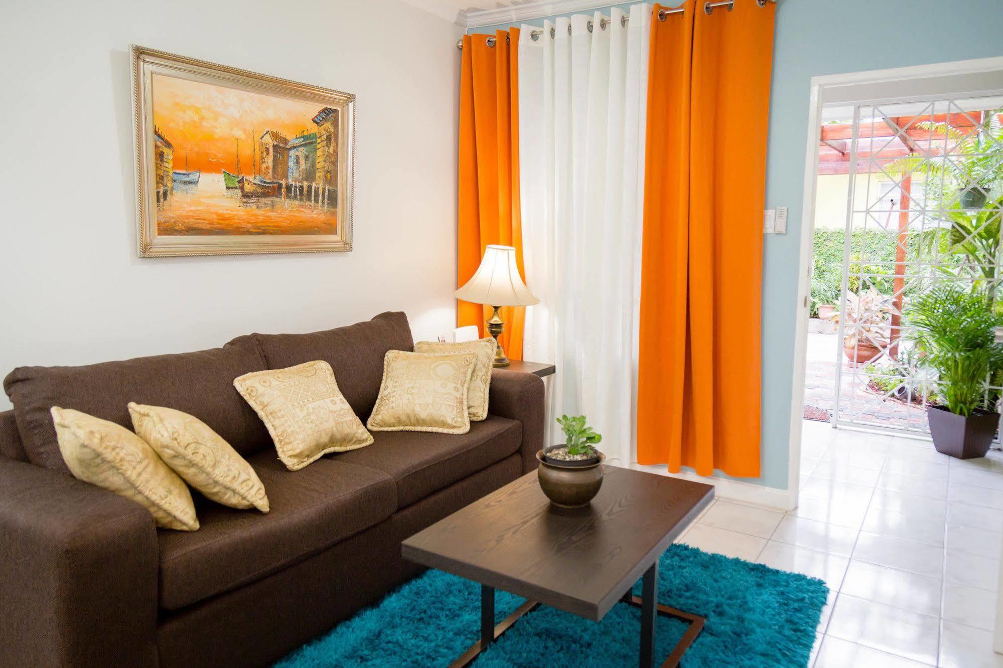 Centrally Located Guest Apartments Kingston Bagian luar foto