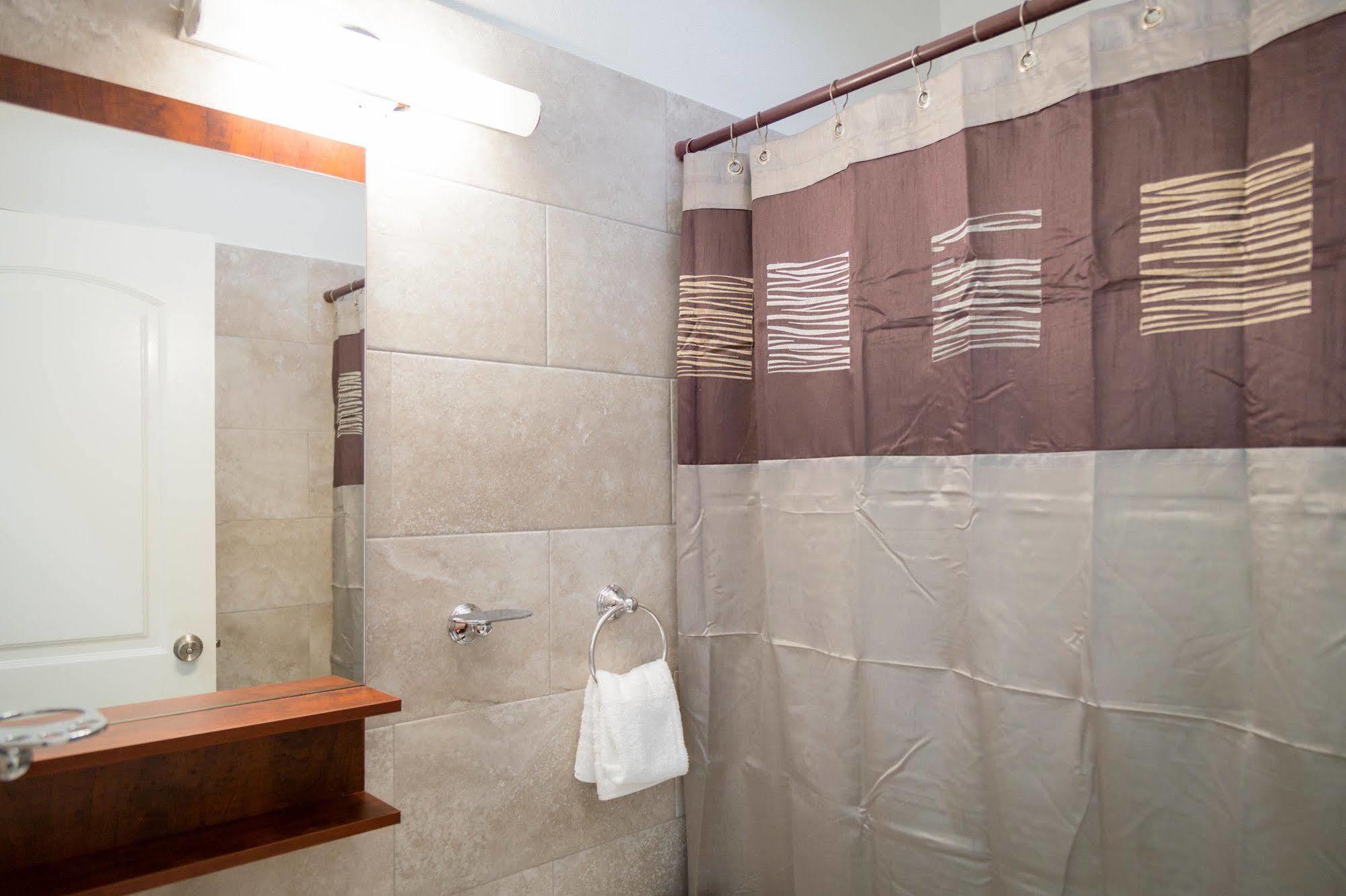 Centrally Located Guest Apartments Kingston Bagian luar foto