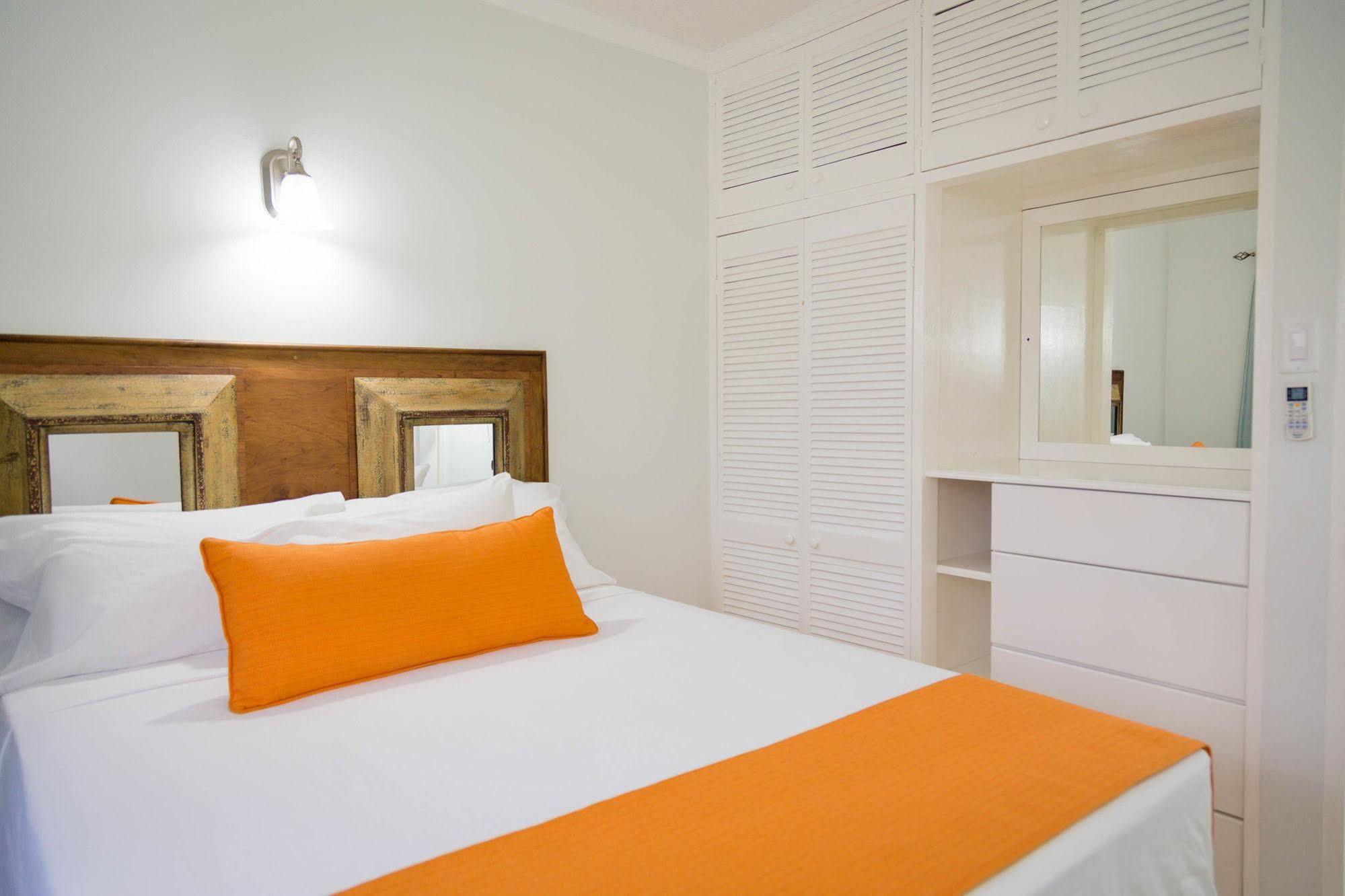 Centrally Located Guest Apartments Kingston Bagian luar foto