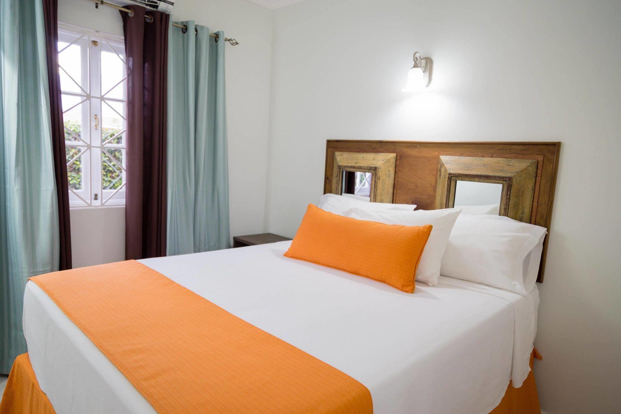 Centrally Located Guest Apartments Kingston Bagian luar foto