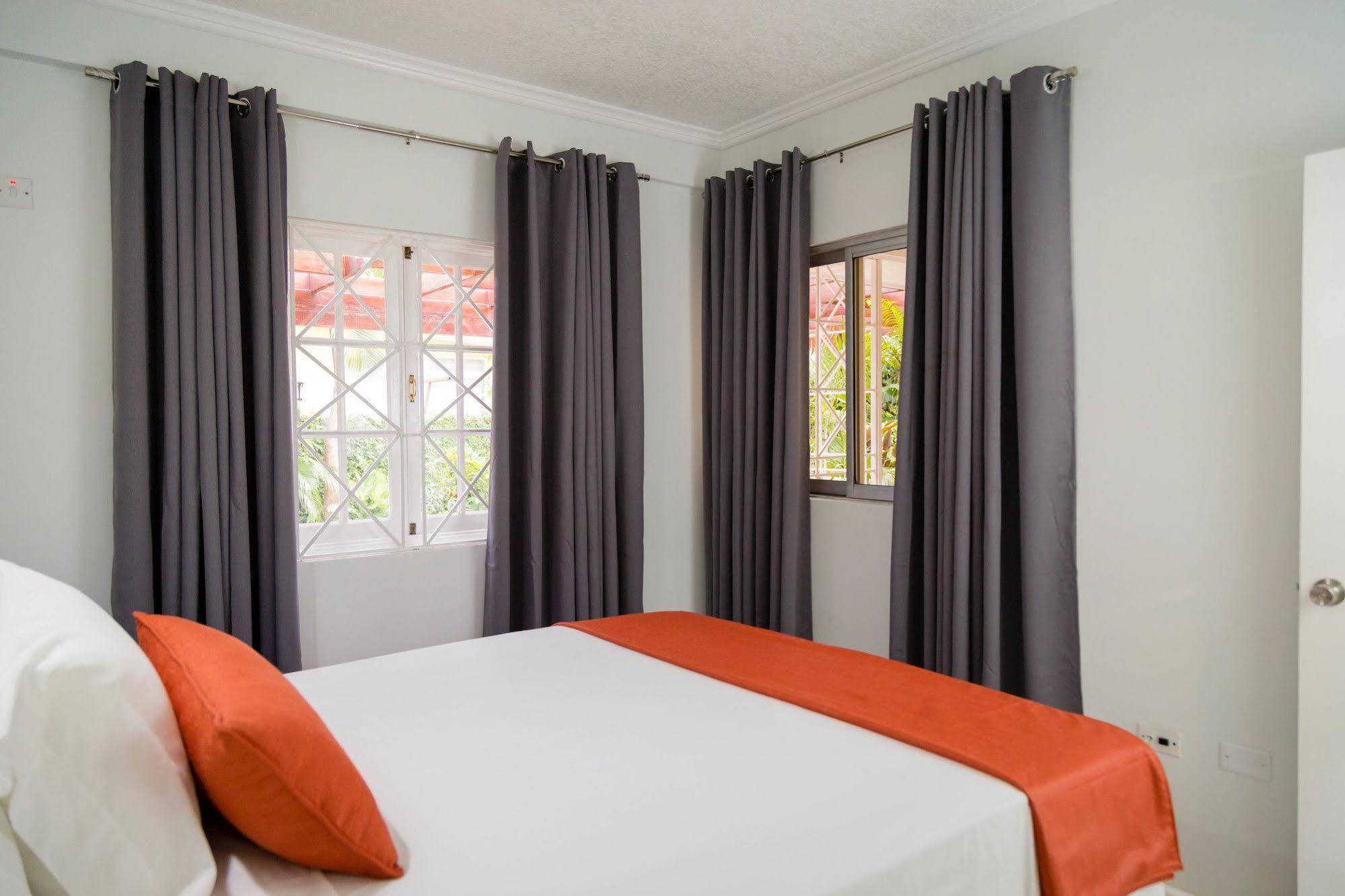 Centrally Located Guest Apartments Kingston Bagian luar foto