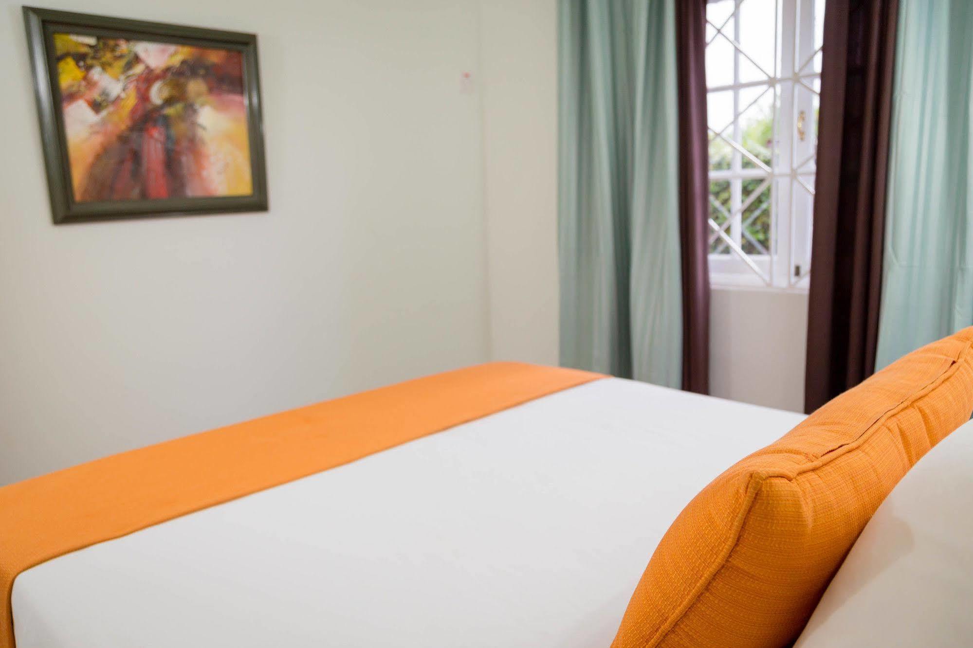 Centrally Located Guest Apartments Kingston Bagian luar foto